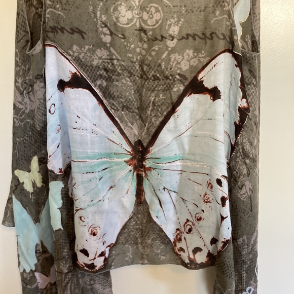 byDesign ‘Artists Series’ Shawl Butterfly Drape One Size Measures 41”x 54” flat. - Picture 3 of 16